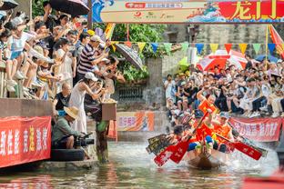 及时雨！法兰克福此前4连败&5场不胜，踢拜仁5-1一扫阴霾！